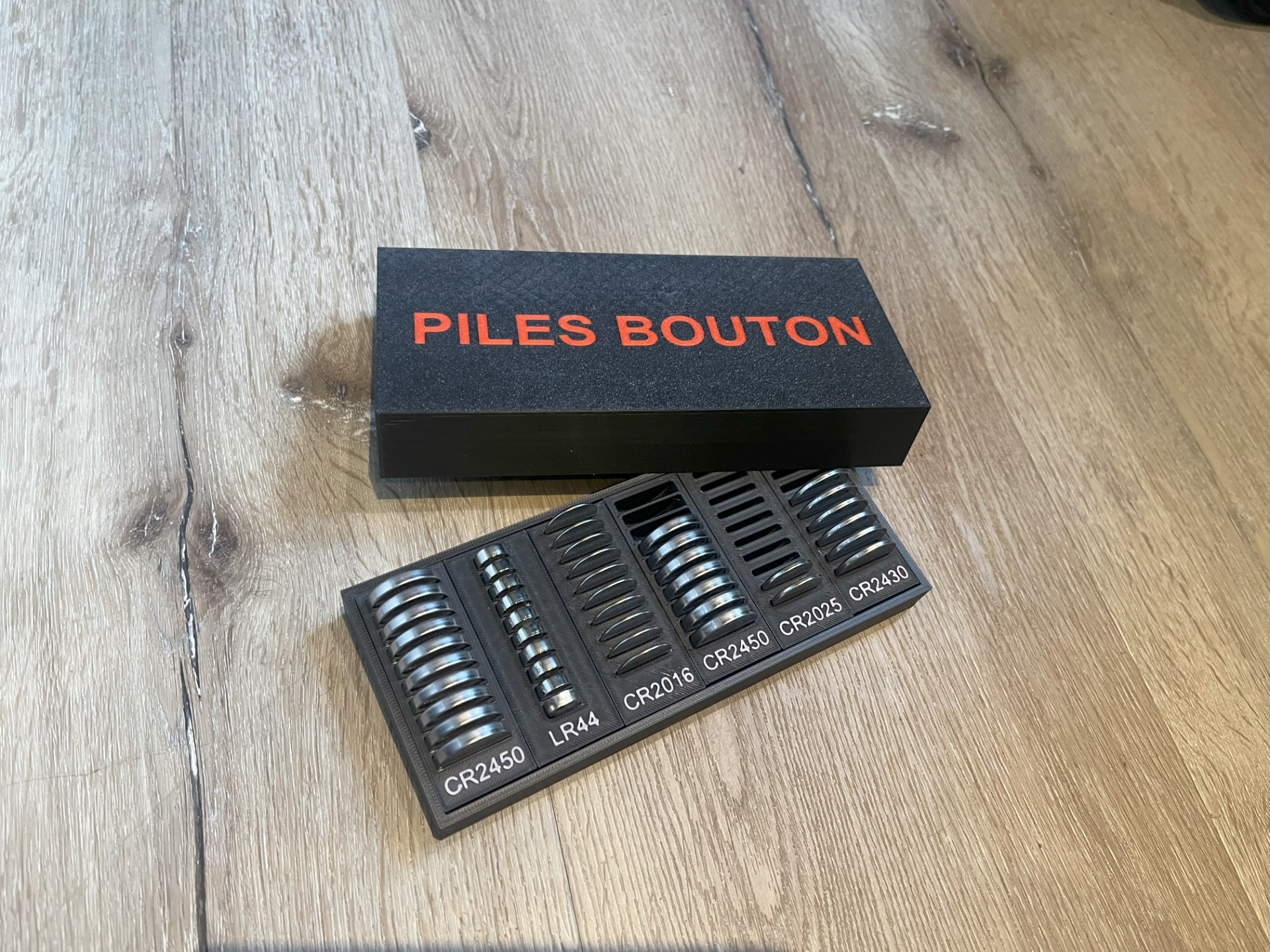 Boîte de rangement piles à bouton