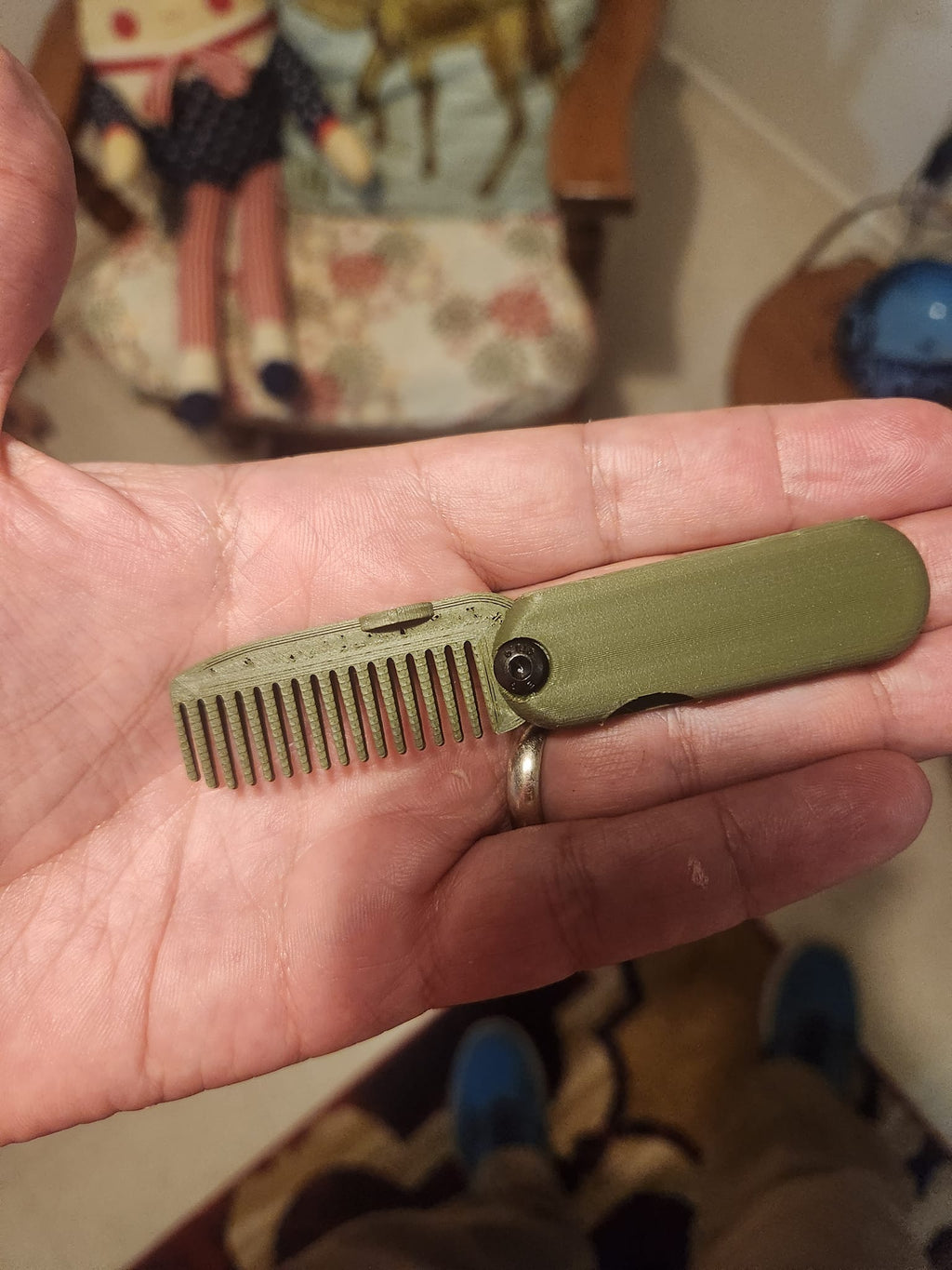 Tactical mustache comb