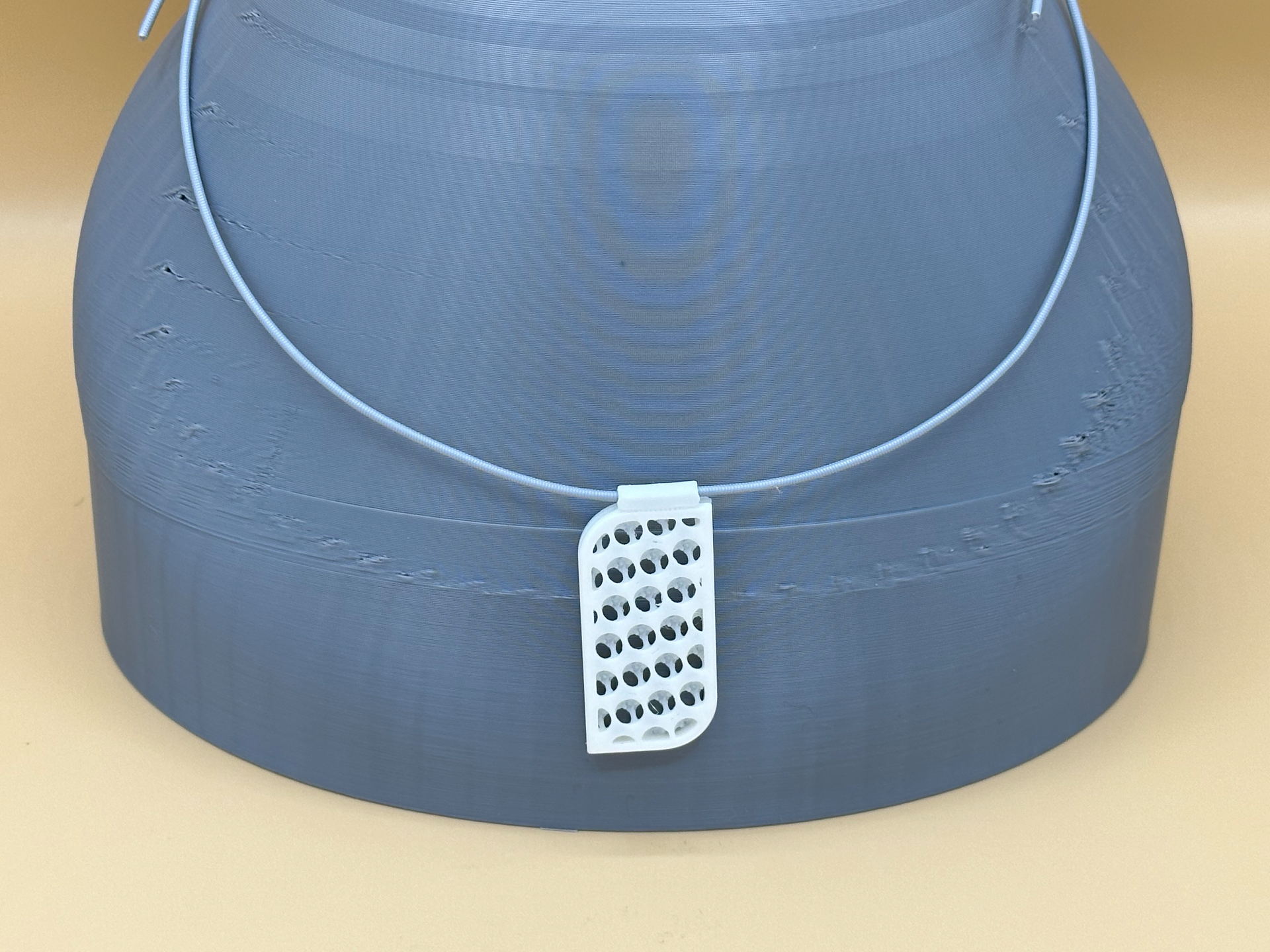 Kettenanhänger im Apple Mac Pro Design: Eleganz und Individualität