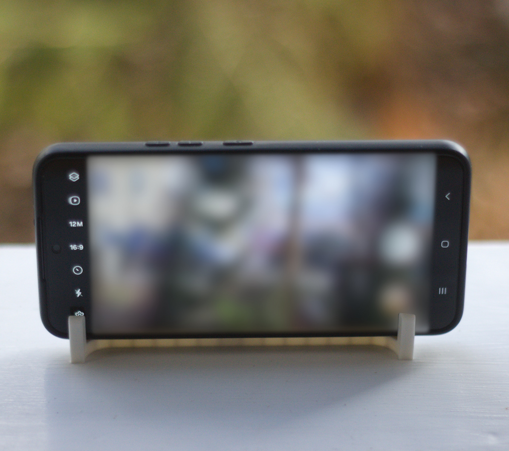 Simple Lightweight Vertical Phone Stand