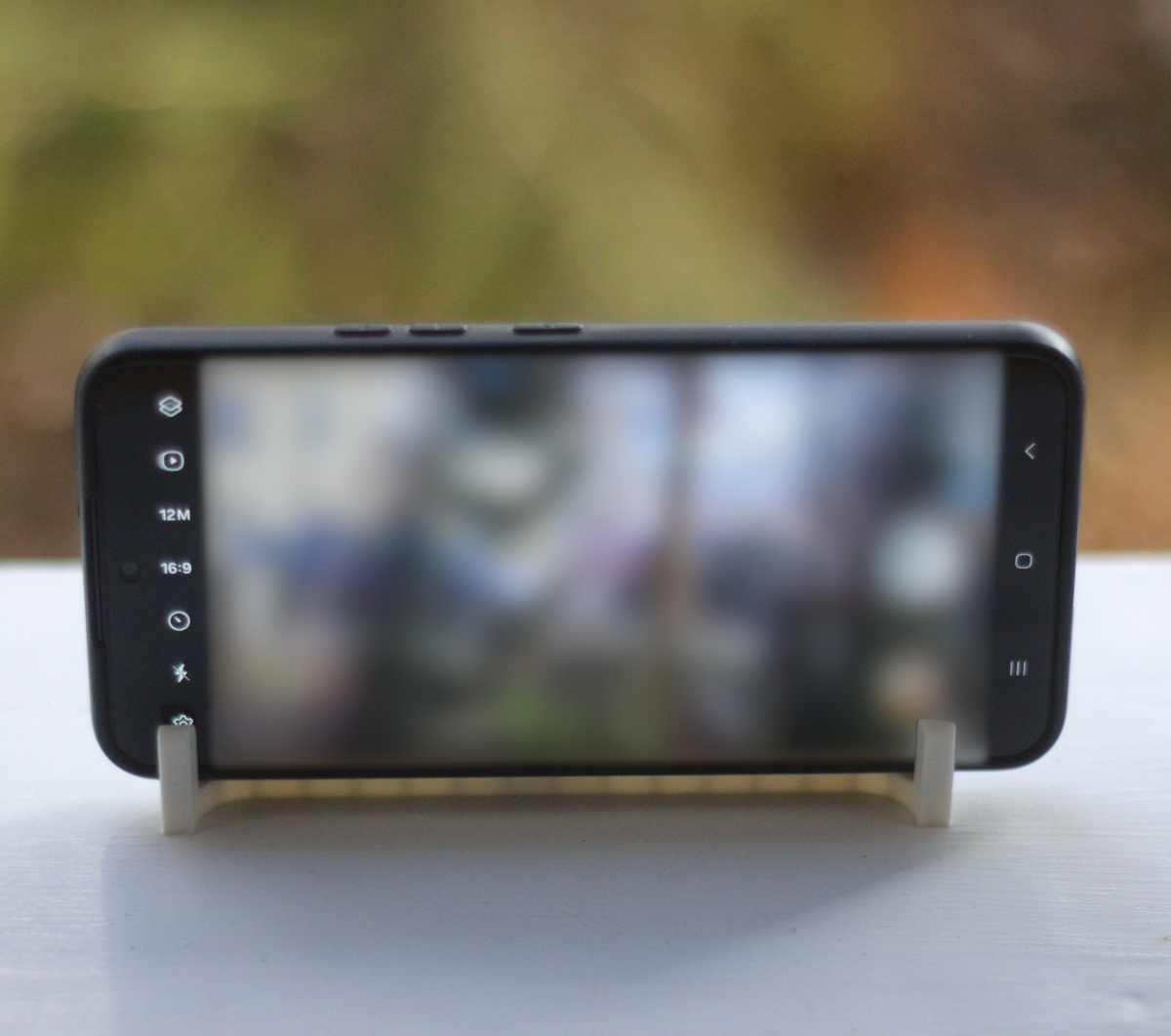 Simple Lightweight Vertical Phone Stand