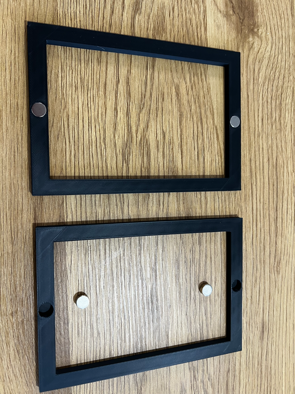 Picture frame with magnets