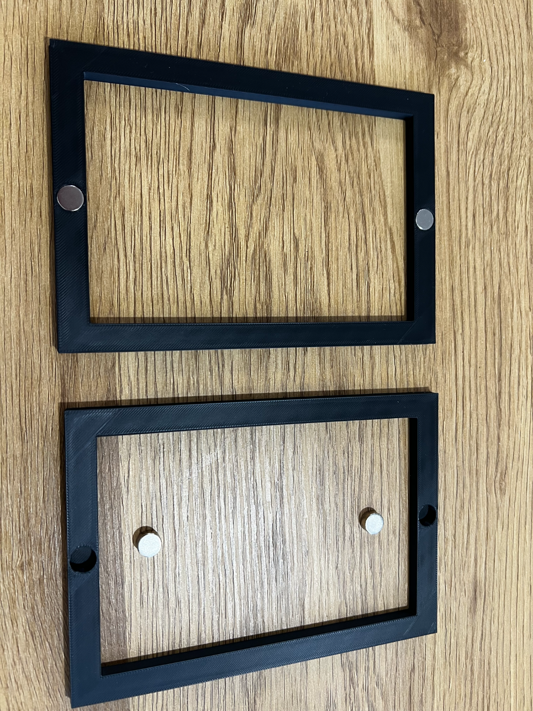 Picture frame with magnets