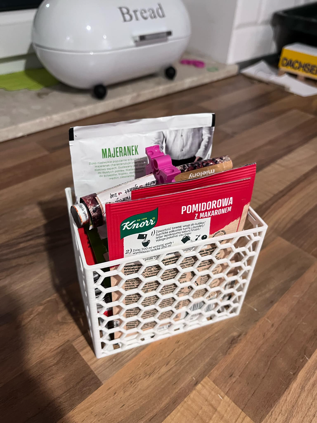 Cargo spices basket
