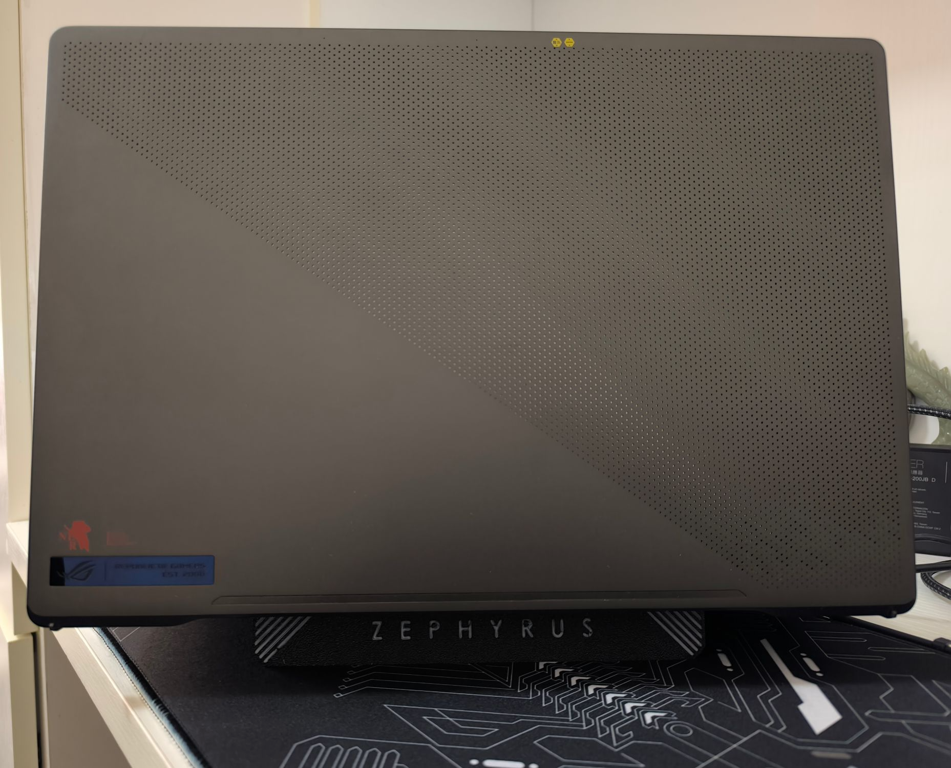 ROG ZEPHYRUS Laptop Riser.幻16 脚垫 ROG 笔记本脚垫，笔记本支架