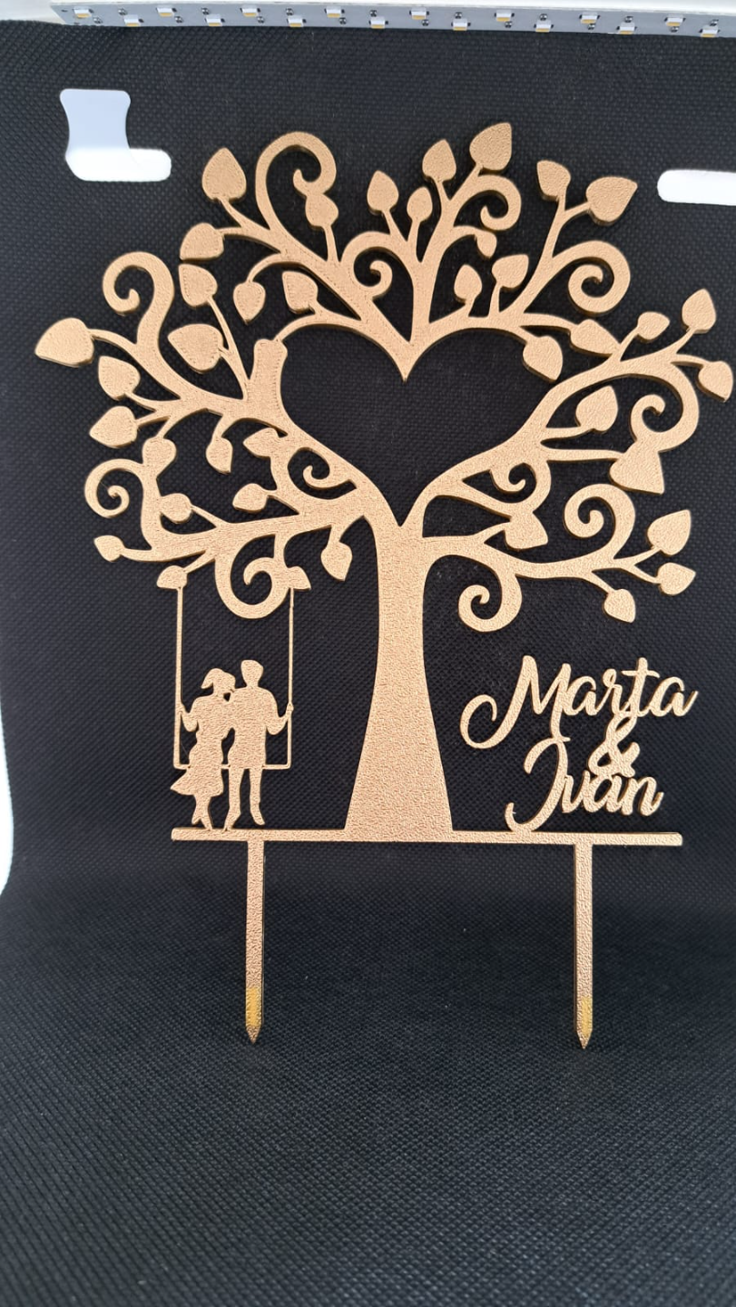 Tree with hearts and swing, topper