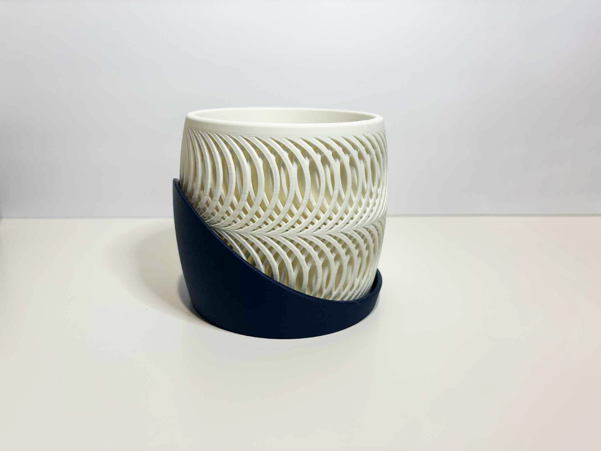 Double wave planter with drip tray
