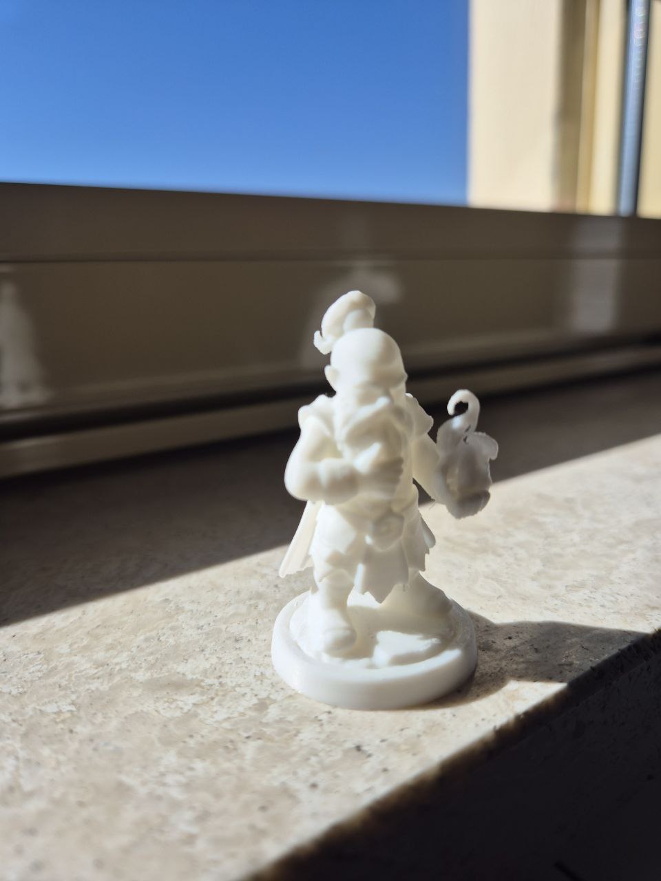 miniatura di stregone nano draconico DnD