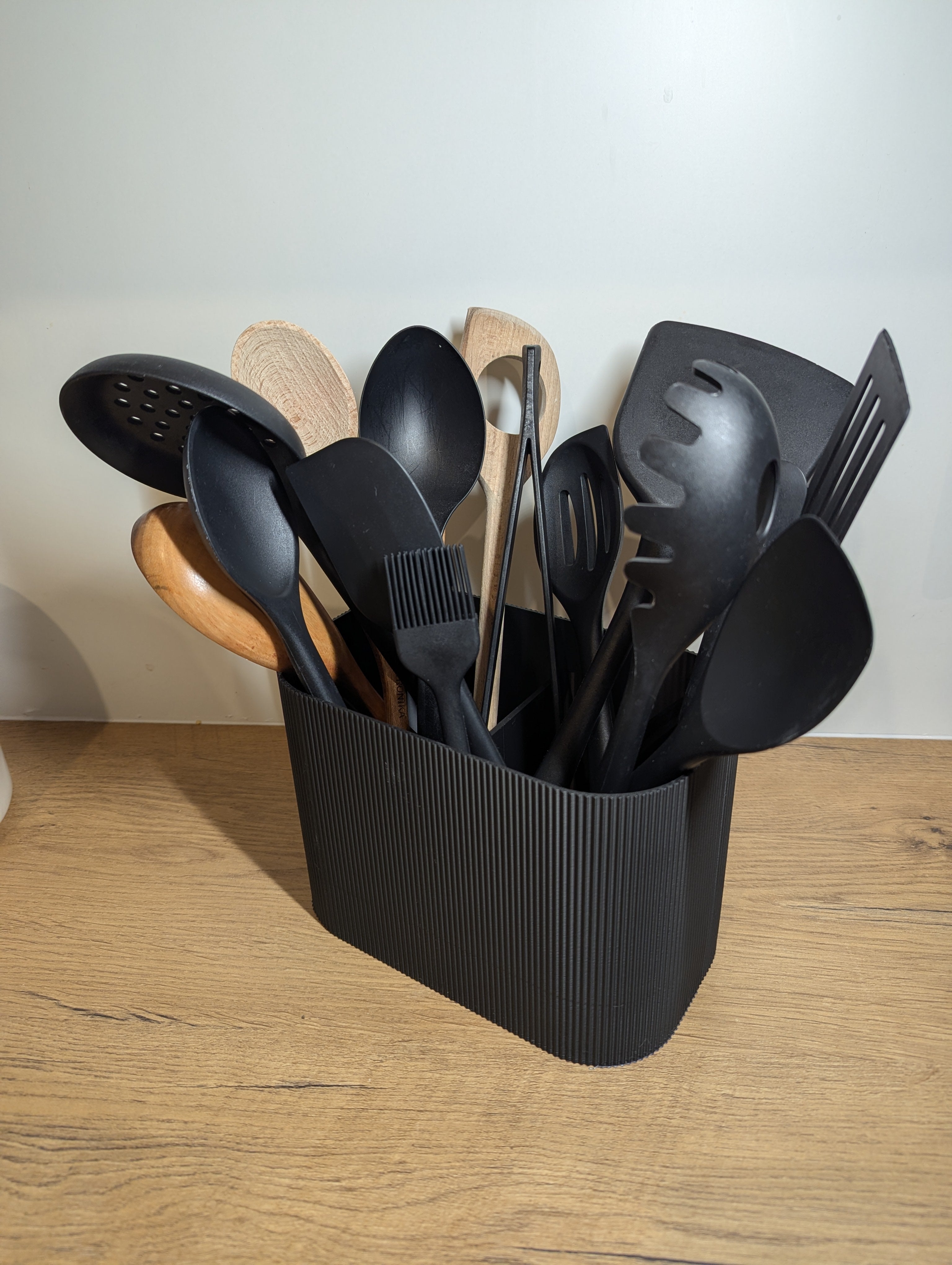 Kitchen utensil organizer