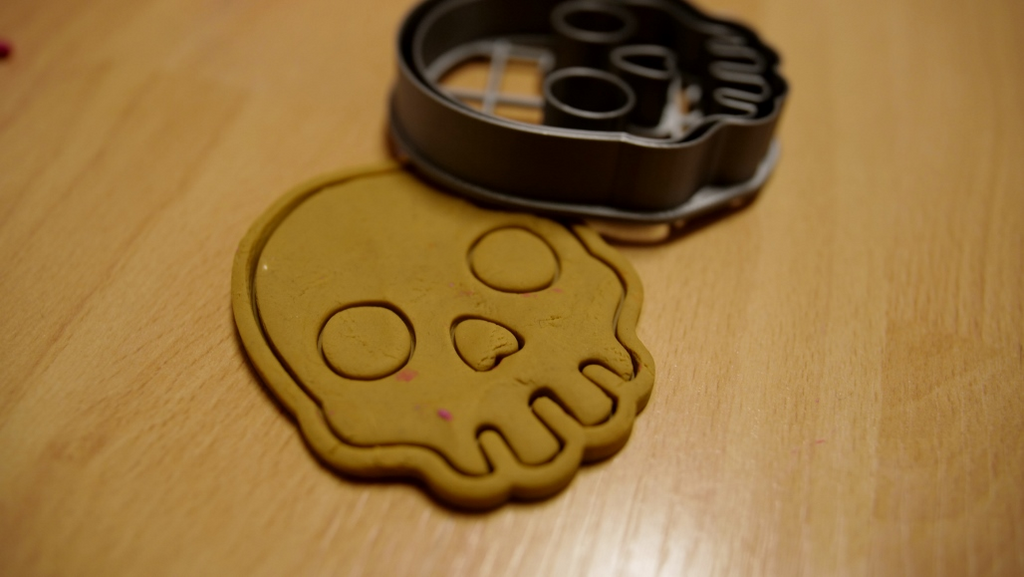 Customizable emoji cookie cutter