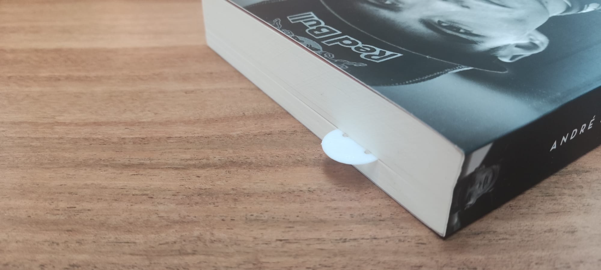 Ultra thin and simplistic bookmark