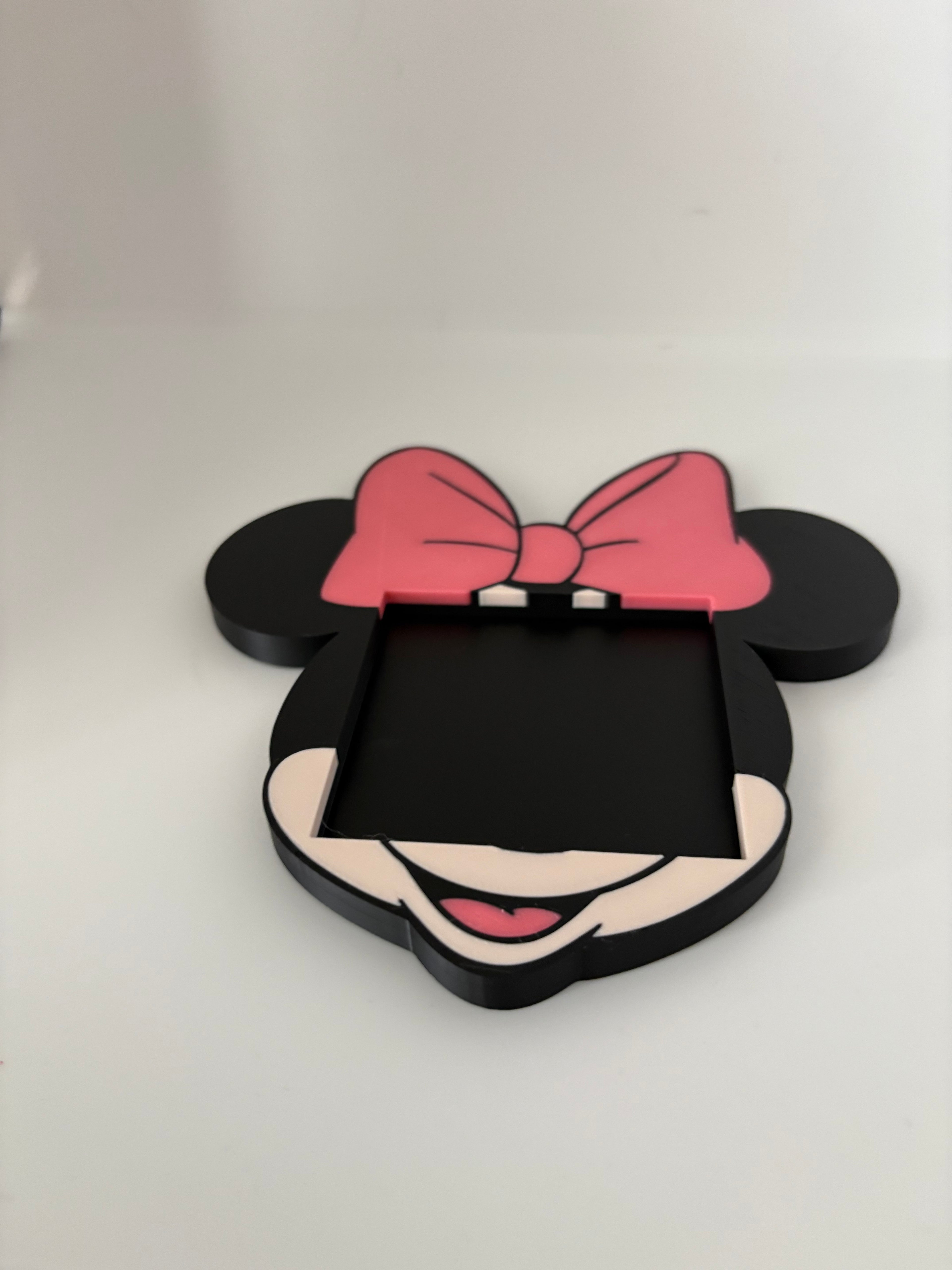 Minni mouse pad holder