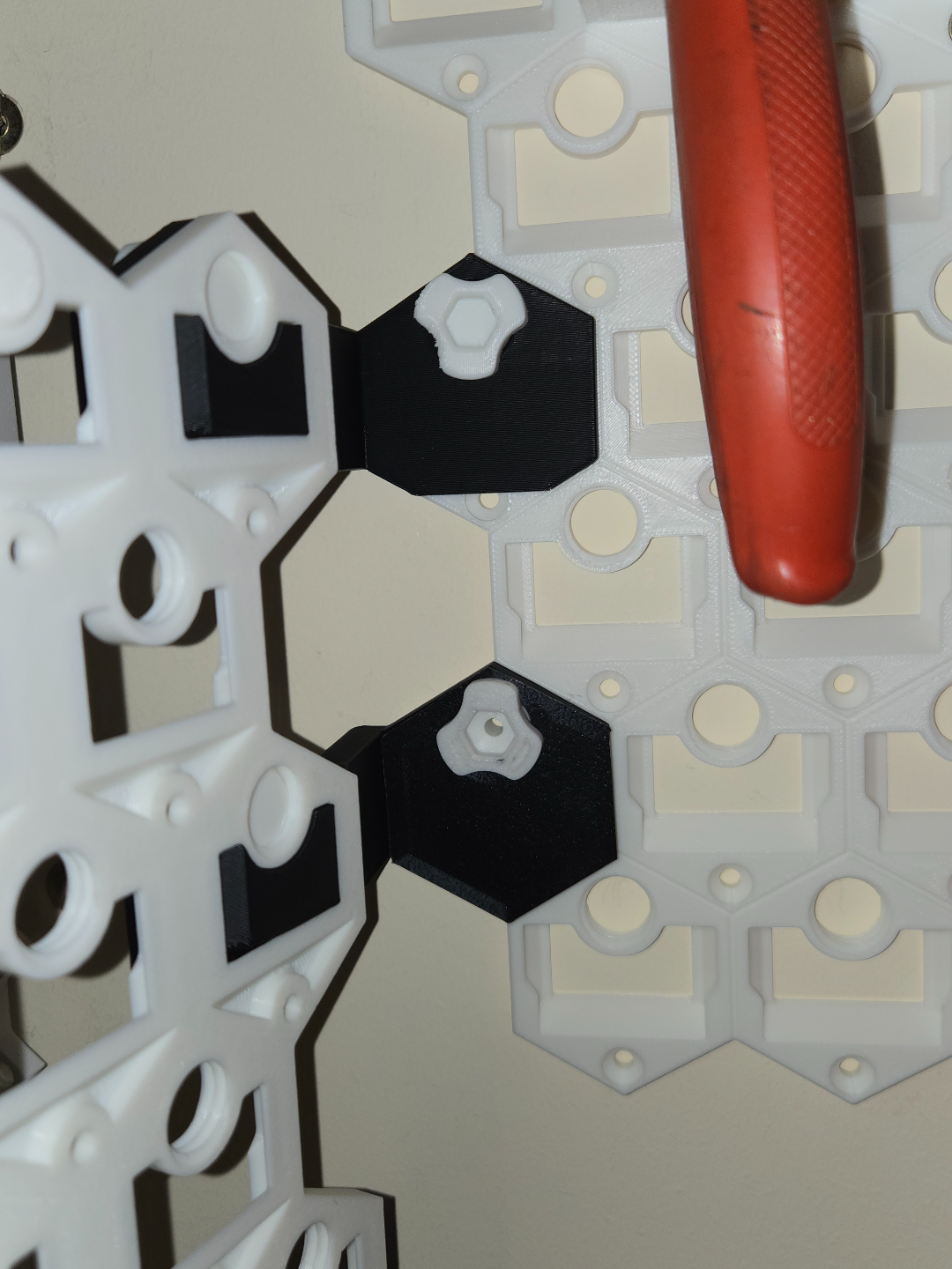 Version 2 hinge for GOEWS tiles
