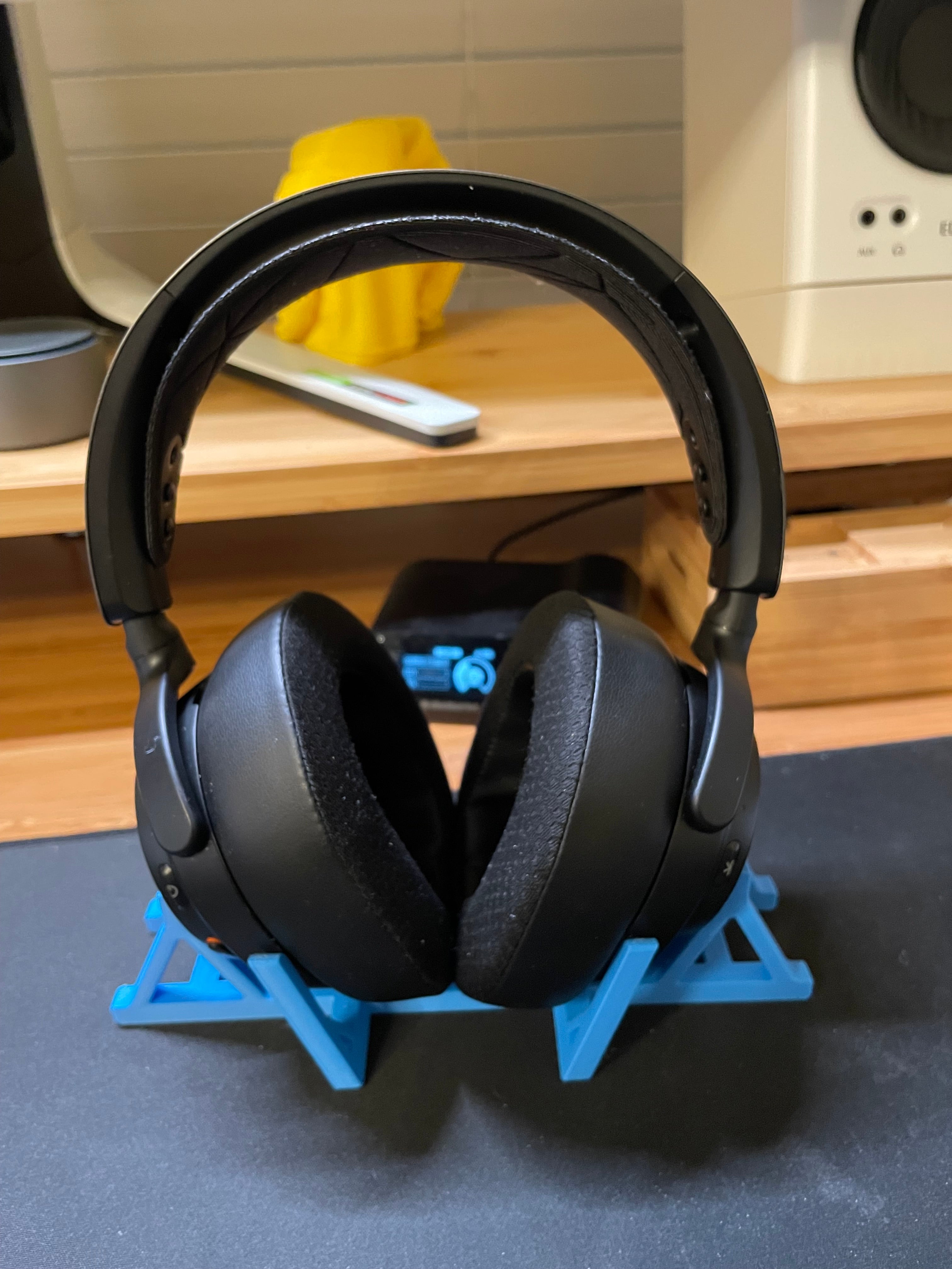 Simple Headphone Stand