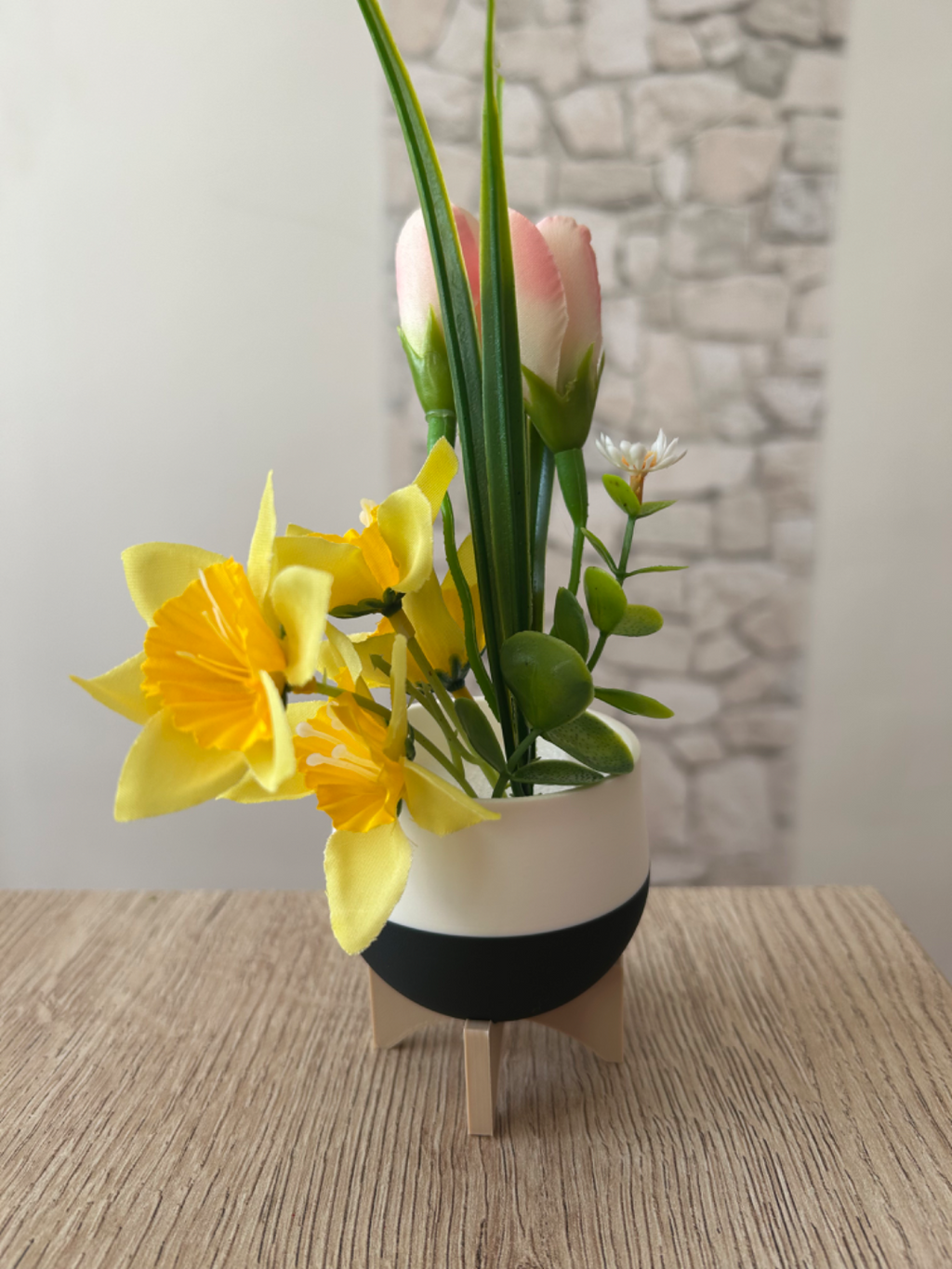 Planter with legs