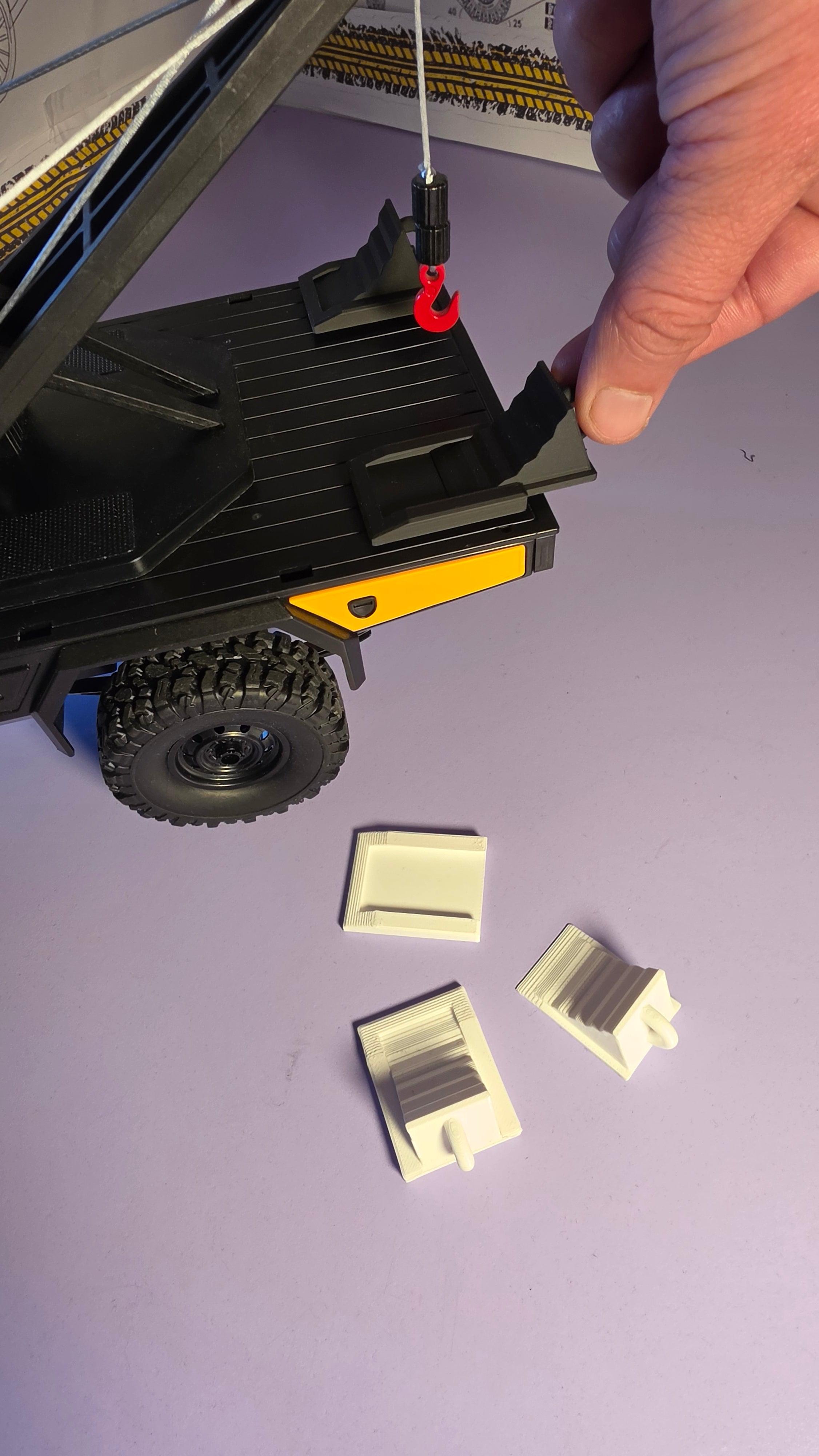 RC Wheel Chocks + Storage Mounts (1:10-1:24)