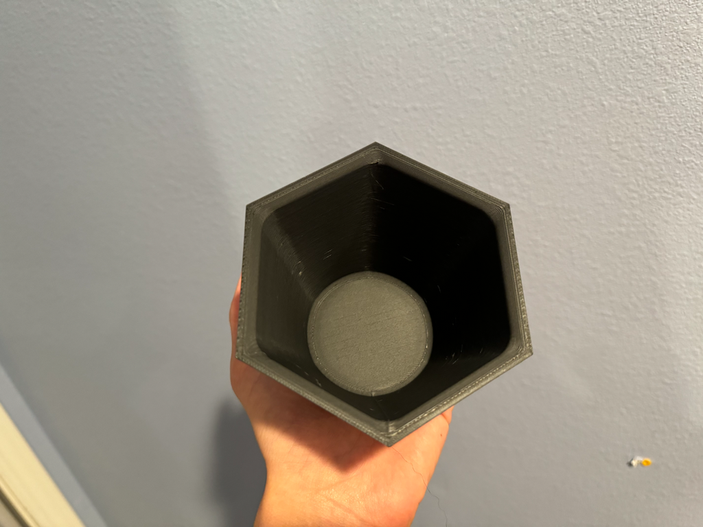 Circle-to-Hexagon Plant pot