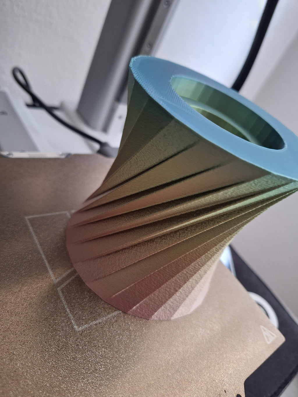 Fuzzy Spiral Lamp Base (E27)