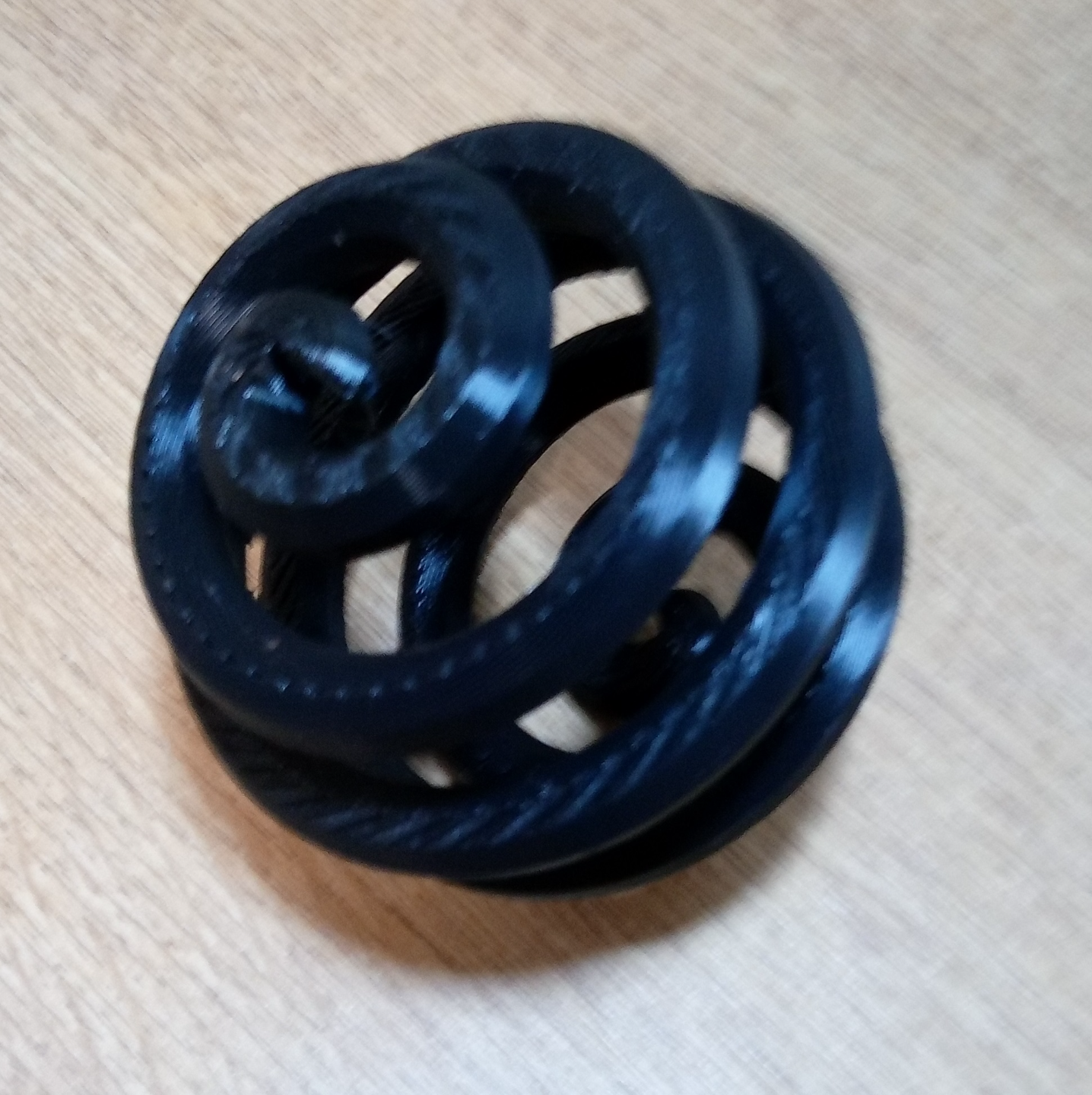 Spiral ball for dogs and cats