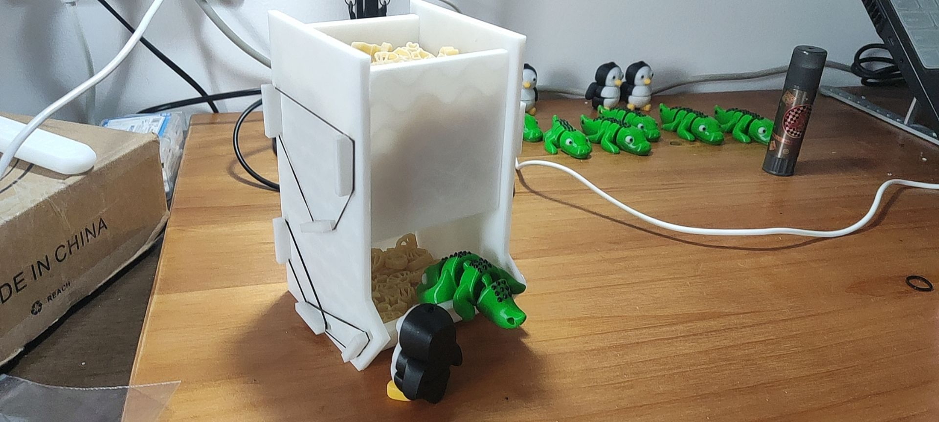 Small pet food box（小宠物食盒，仓鼠，鸟食盒）
