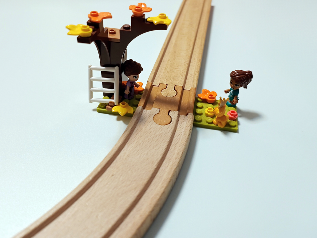 Rails with LegoBricks plate (wooden rails)
