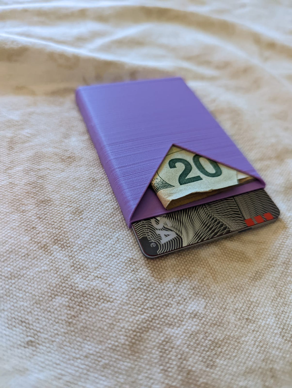 Slim wallet (no coins, slimmer card section)
