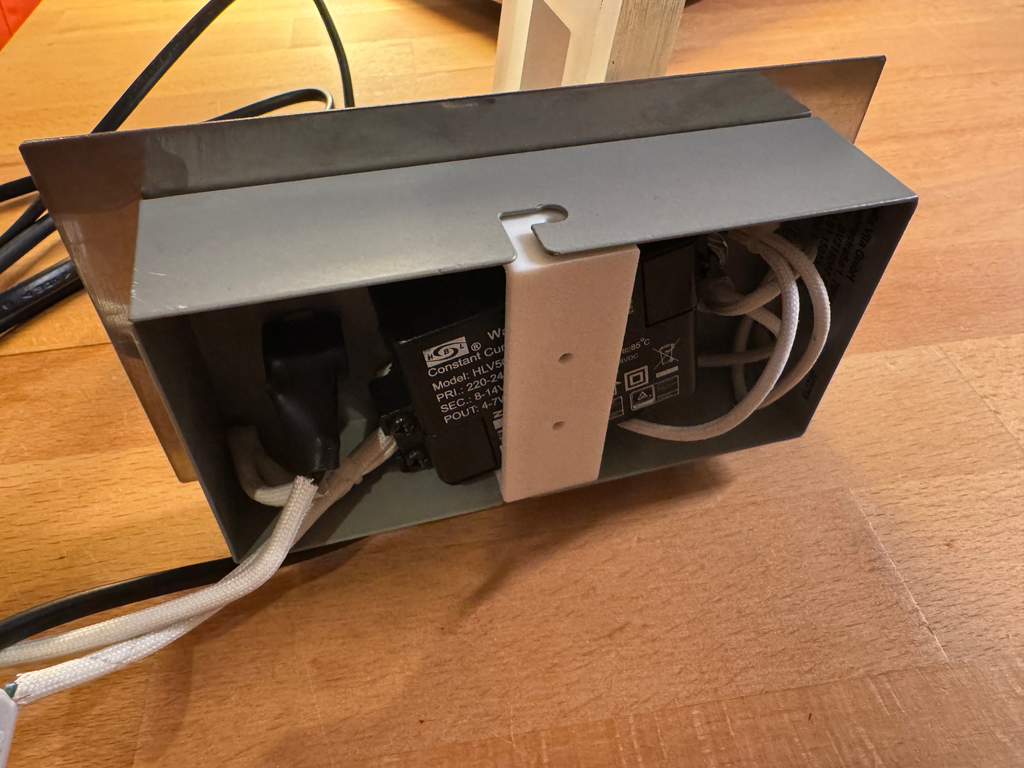 Customizable Lamp Mounting Bracket