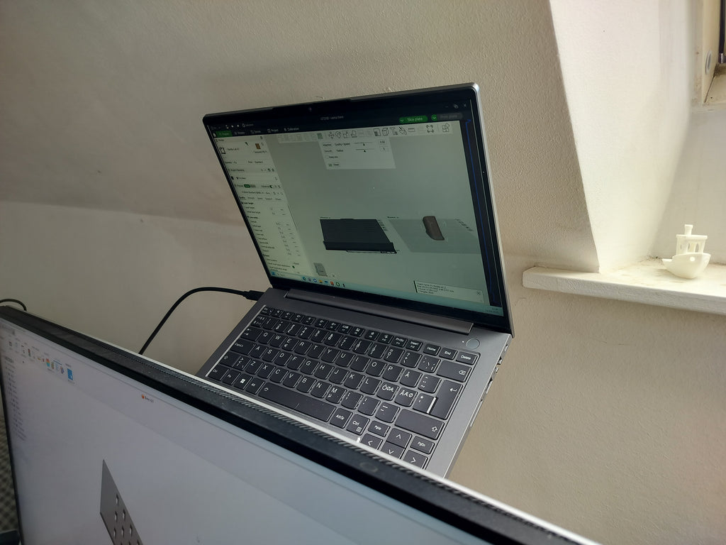U2723QE laptop stand