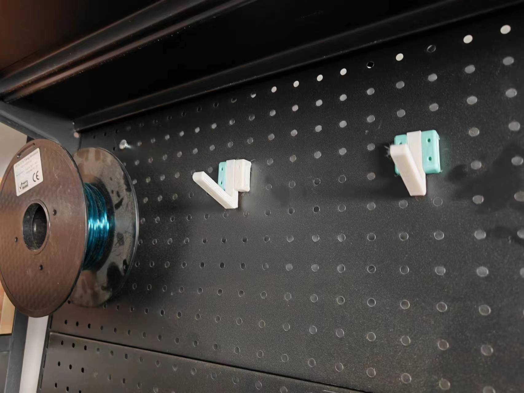 pegboard reinforced hooks and boxes 洞洞板加强挂钩