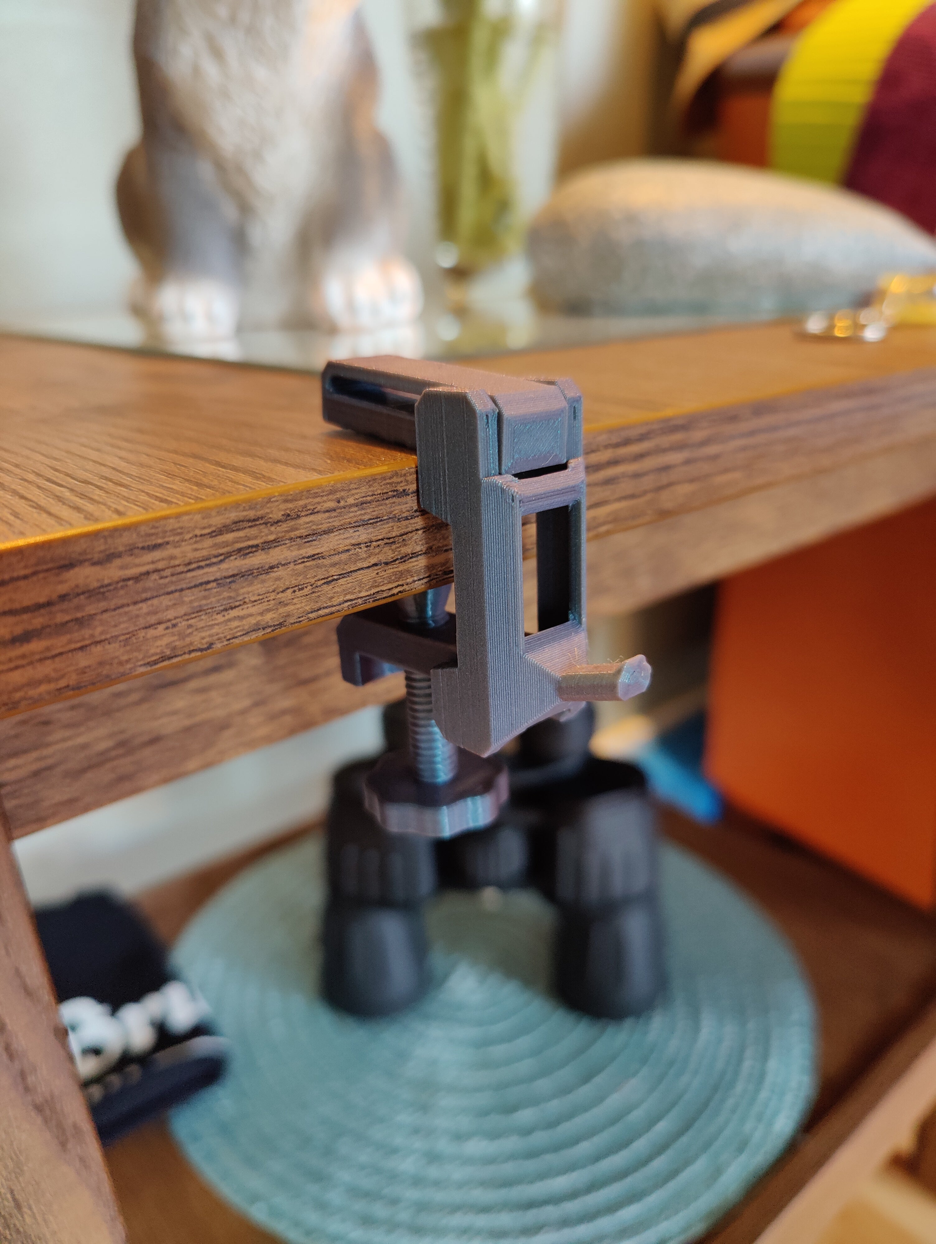 Print-in-place clamp with hook