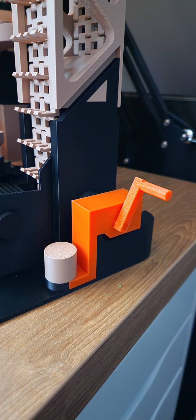Marble Run 003 Addon: Simple hand-crank