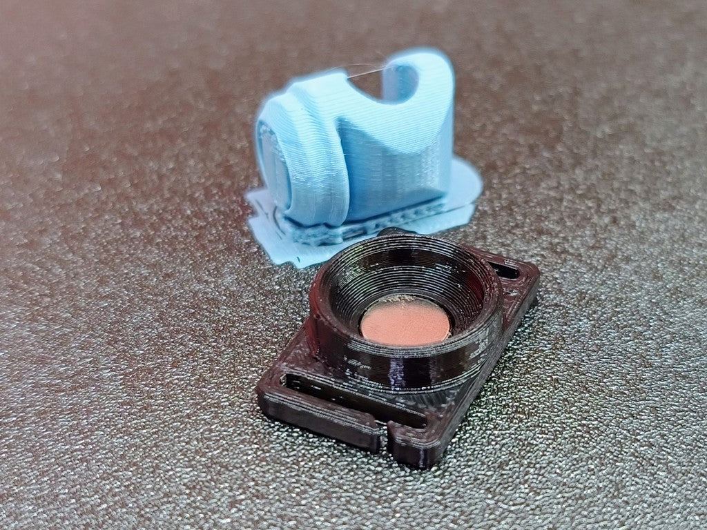 Camelbak tube clip with magnet