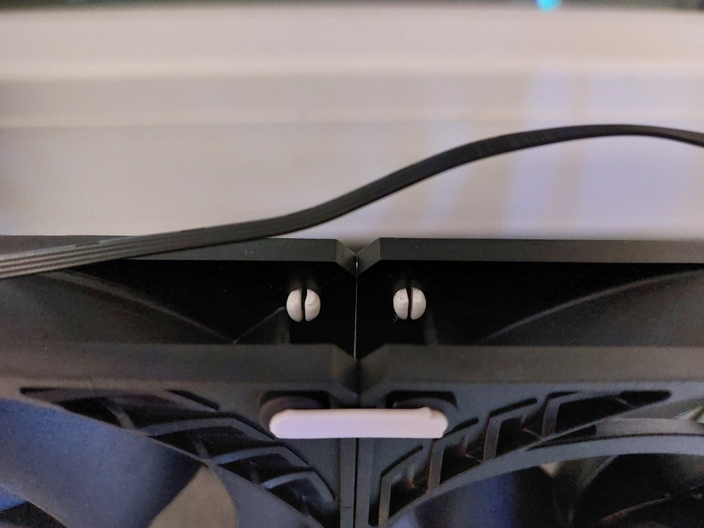 Screwless pc fan combining connector