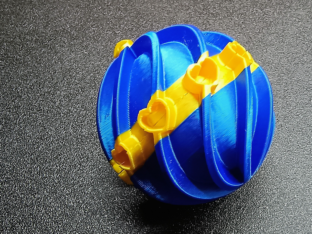 Gift box in the shape of a Christmas ball