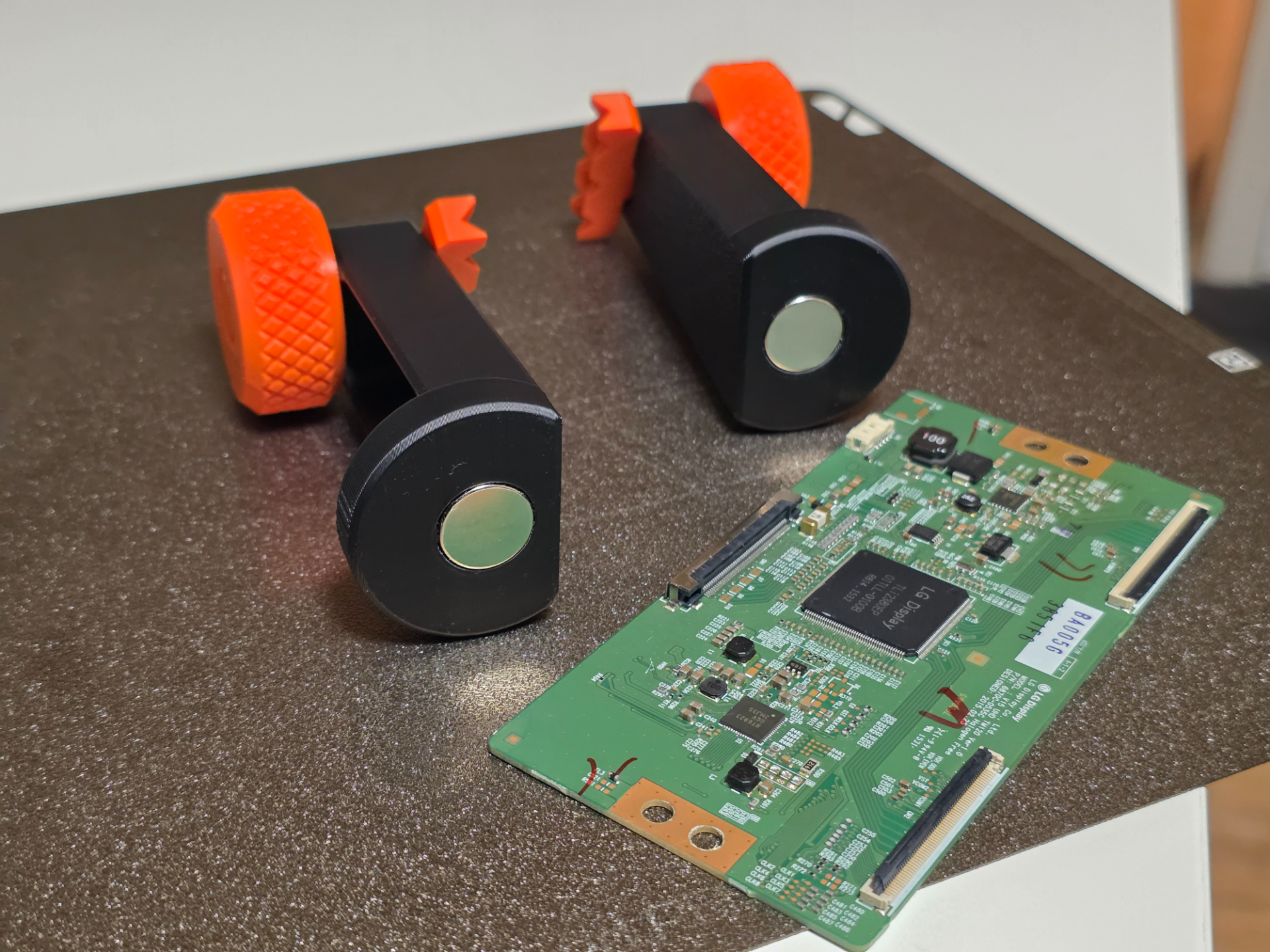 Magnetic Adjustable PCB Holder Tool