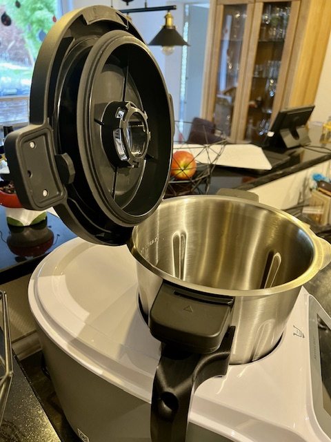 Monsieur Cuisine lid holder