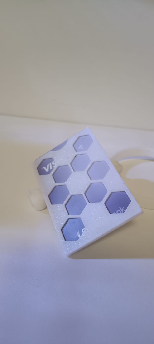 The slim minimalistic wallet (1 card)