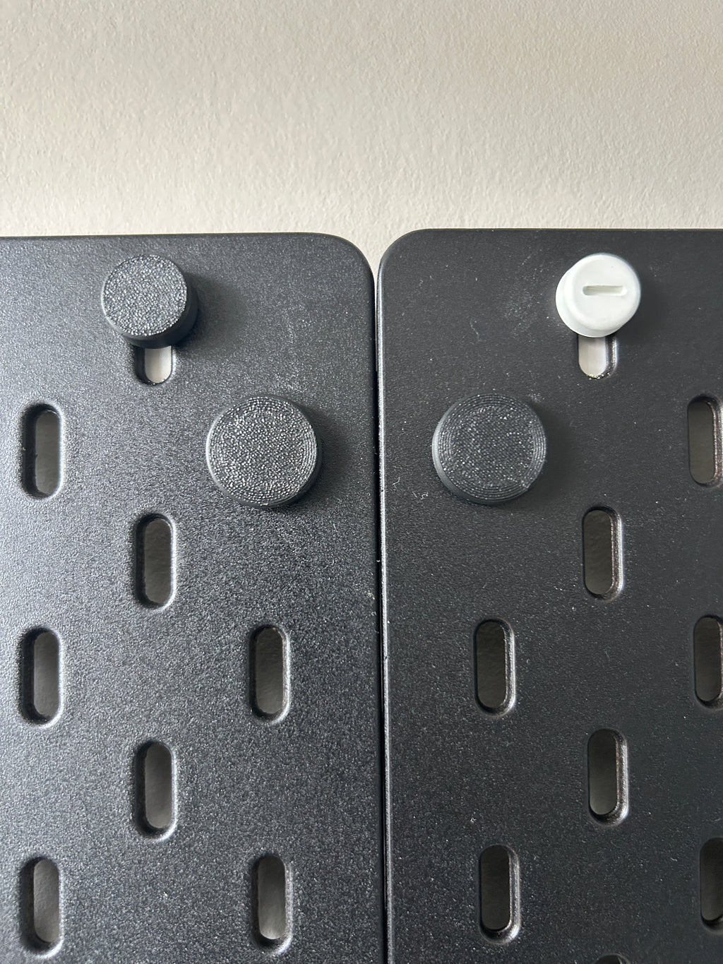 Skadis IKEA Verbinder und Schraubenabdeckung