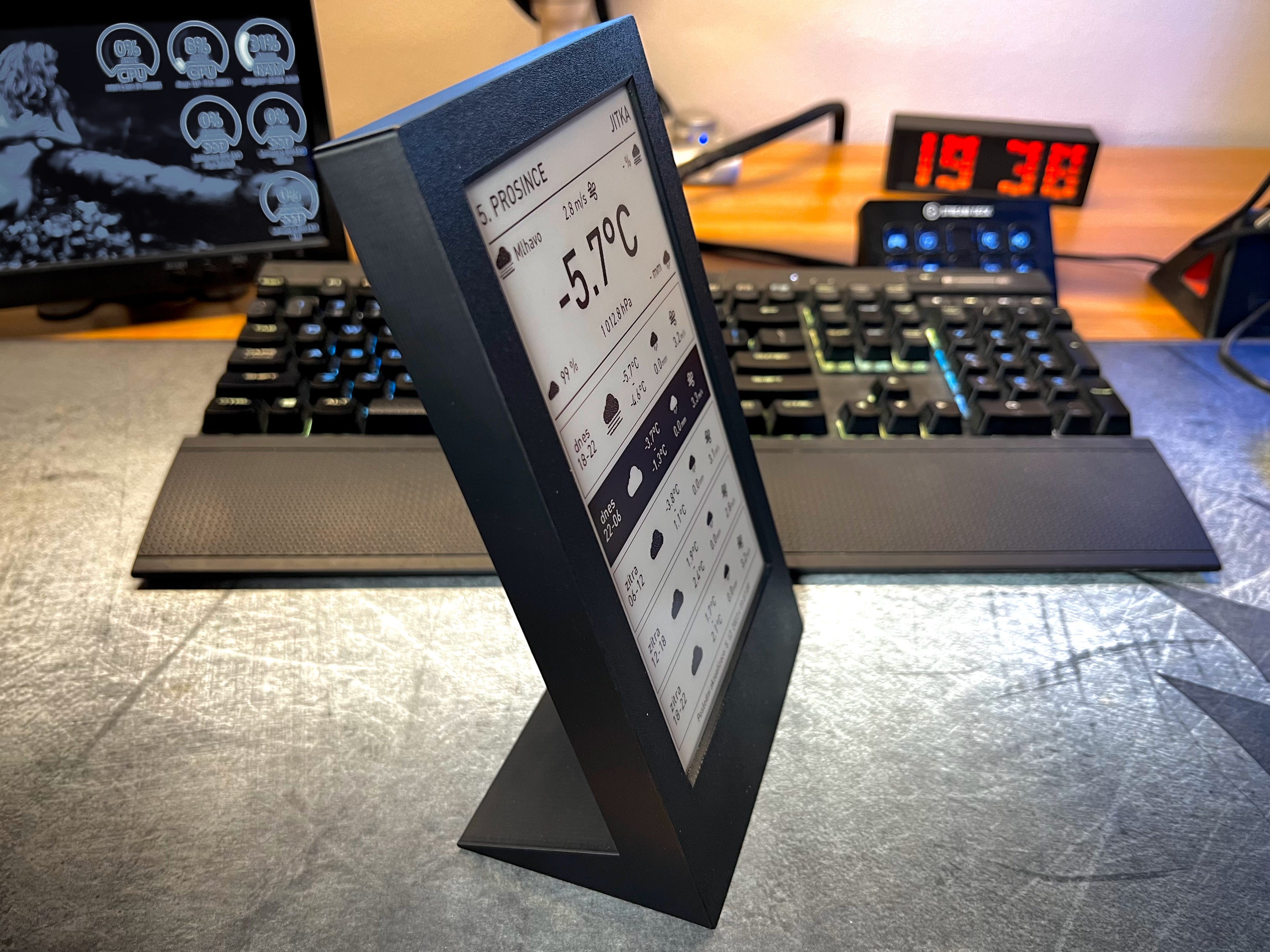 7.5" ePaper frame with angled base