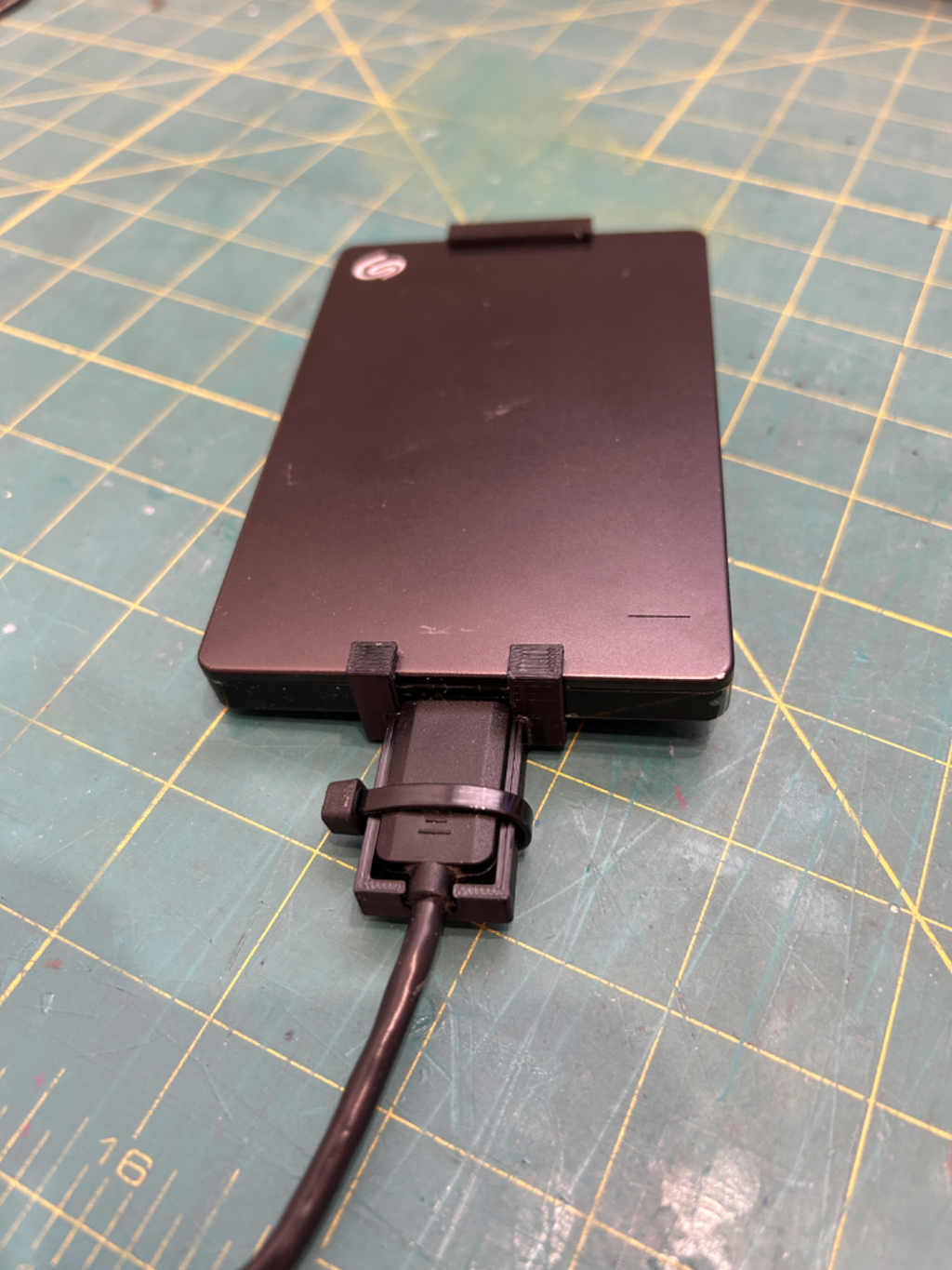 HardDrive_Cable_Support