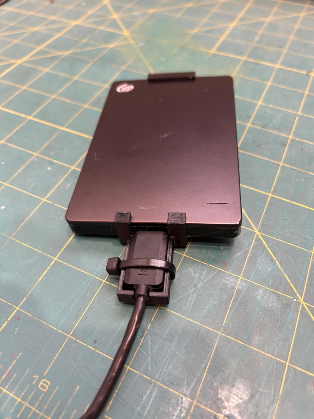 HardDrive_Cable_Support