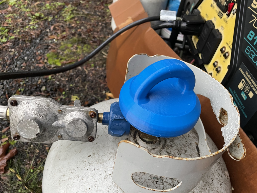 Propane tank handle crank / turning device