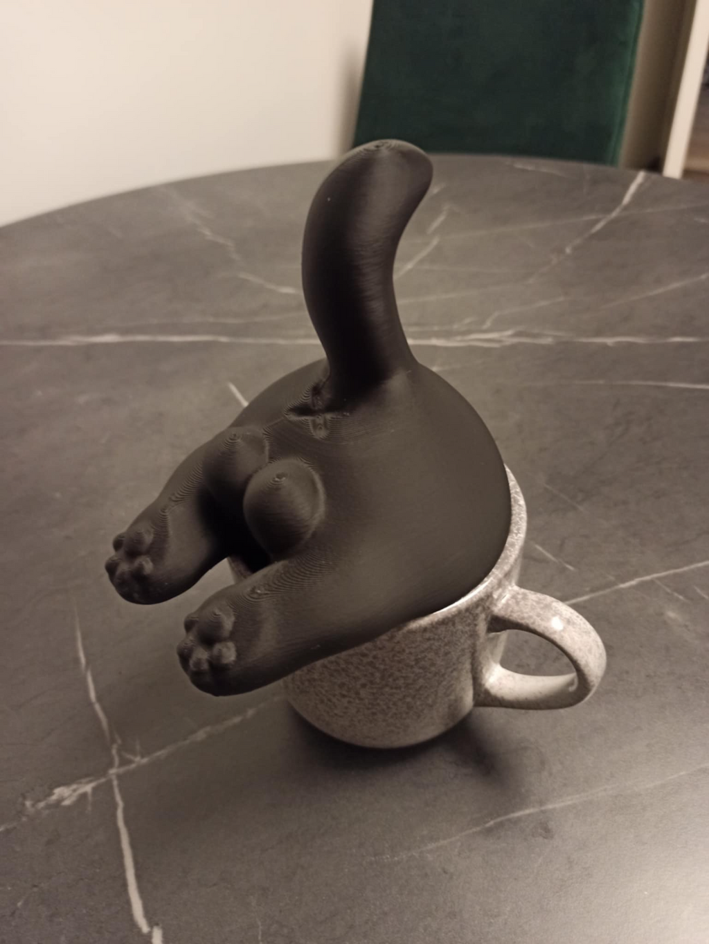 Cute cat's butt as decoration.