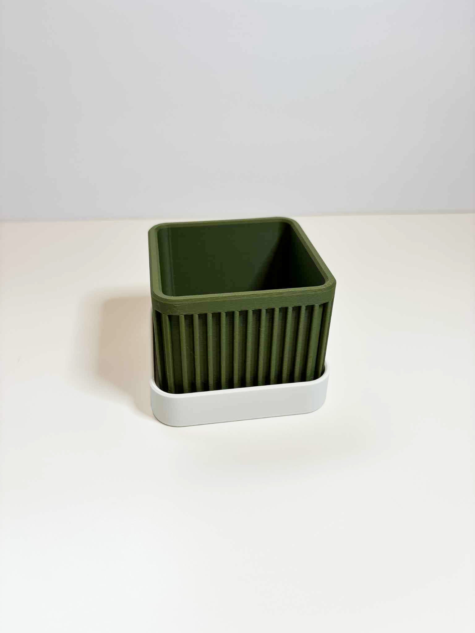 Small square ribbed planter with drip plate