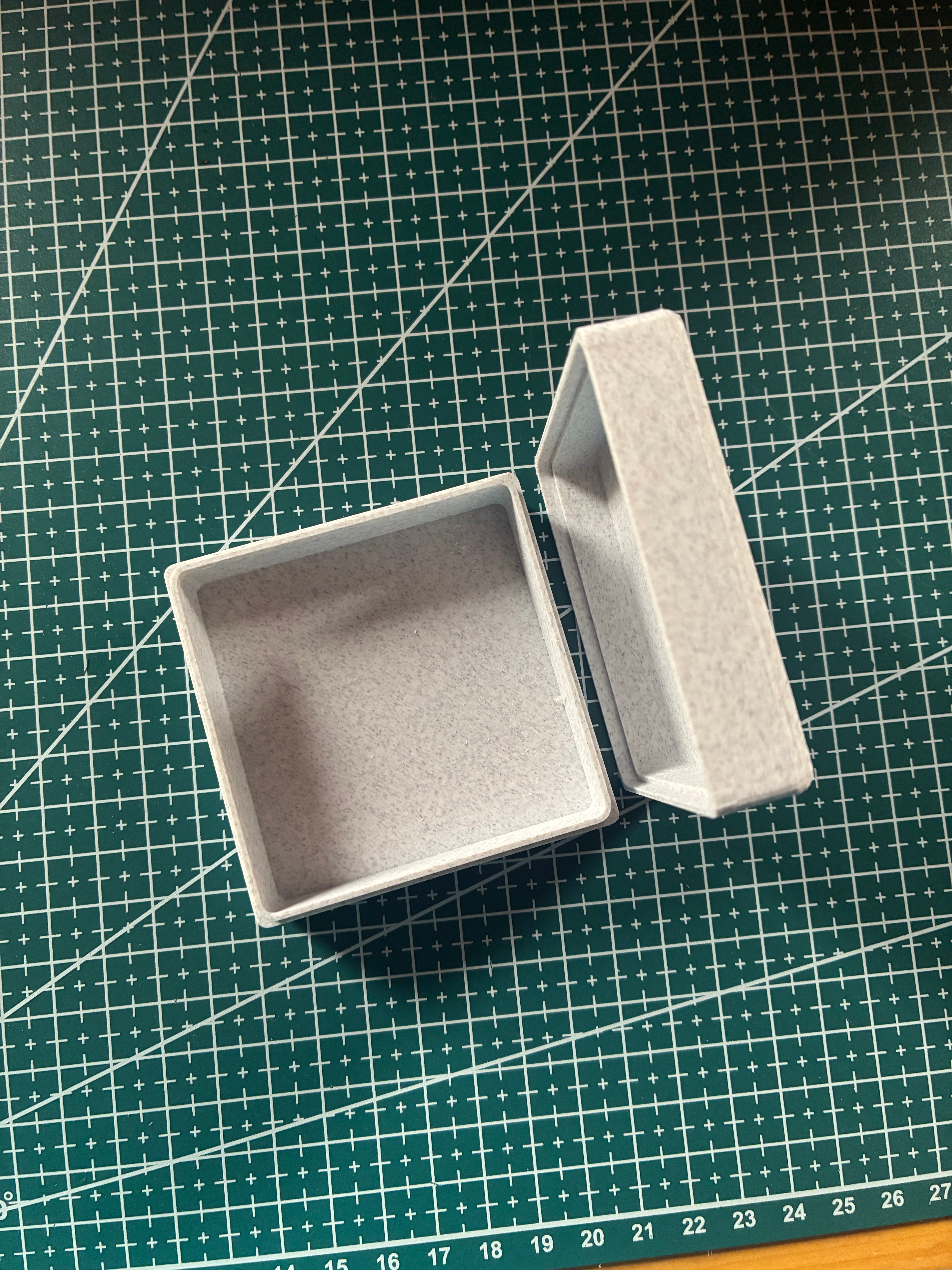 Simple Storage Box with Lid (No Hinge)