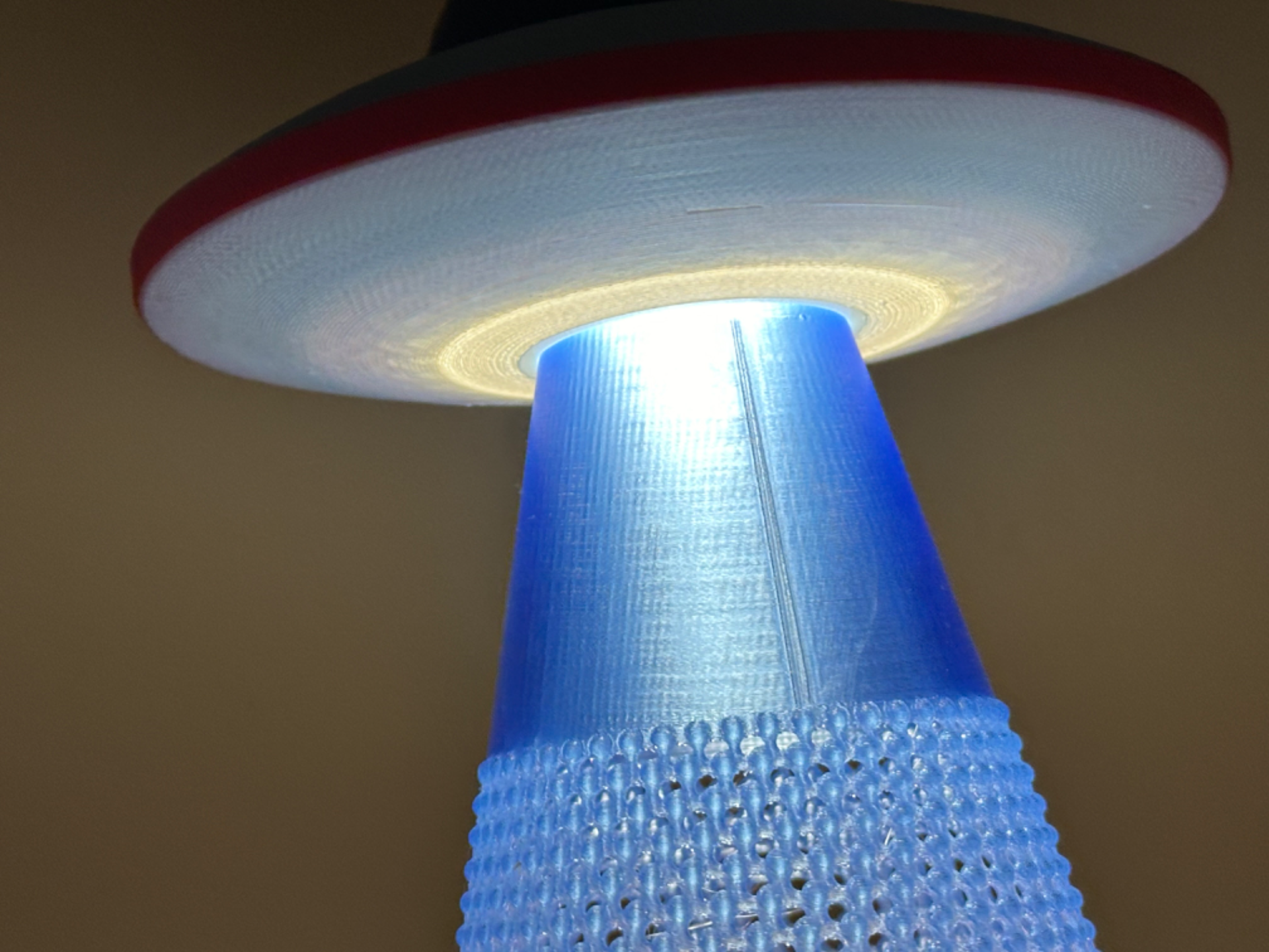 2. Version UFO Table Lamp with Tractor Beam Lighting