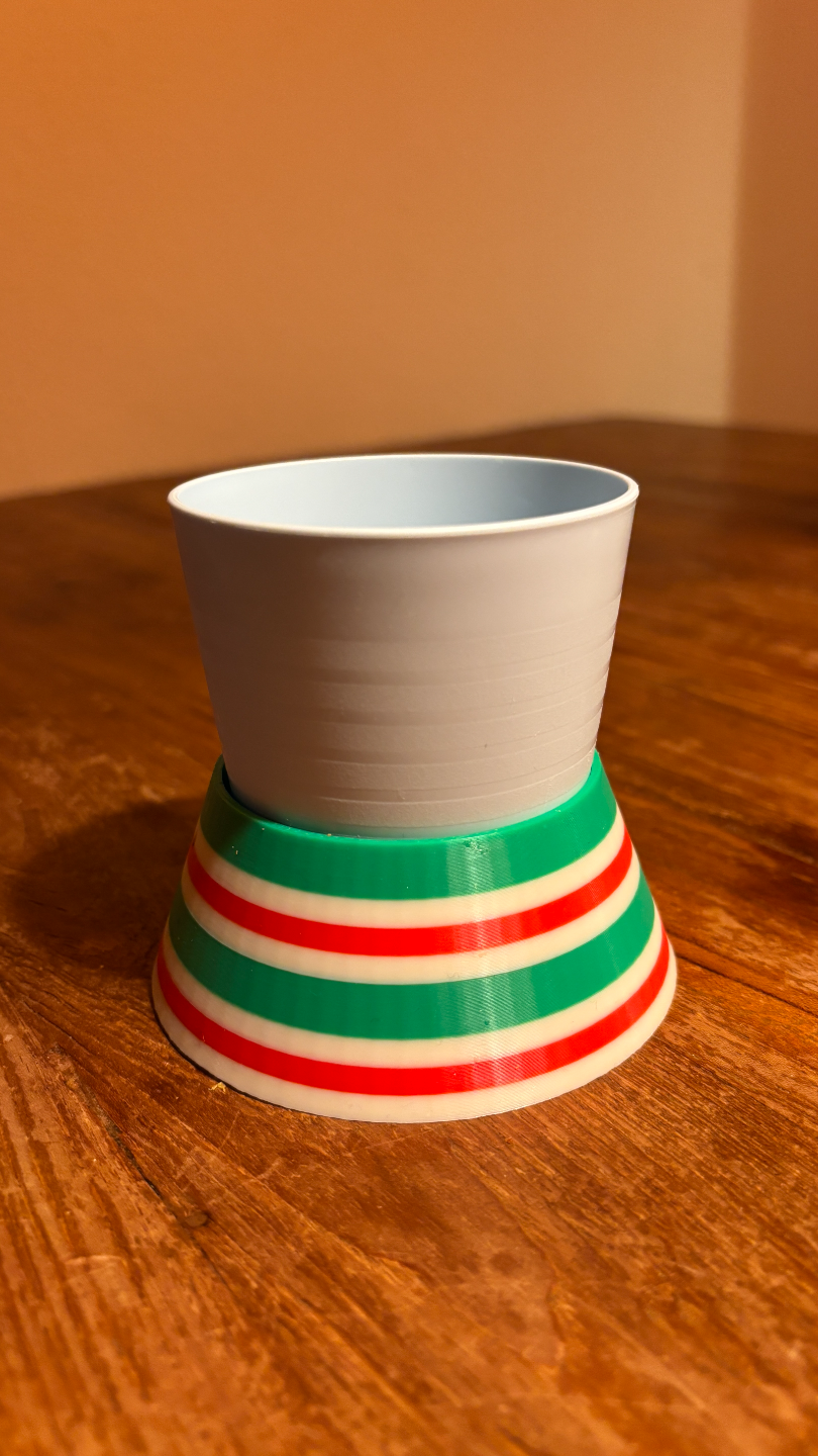 non-spill cup holder / anti tip coaster