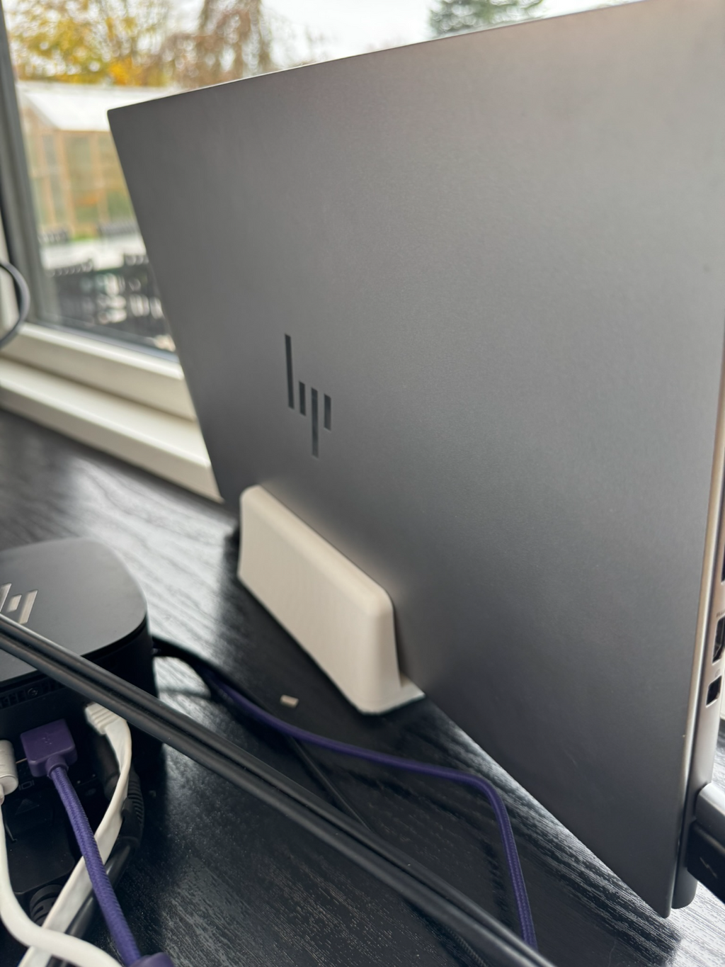 Laptop holder stander for HP zbook with felt pads