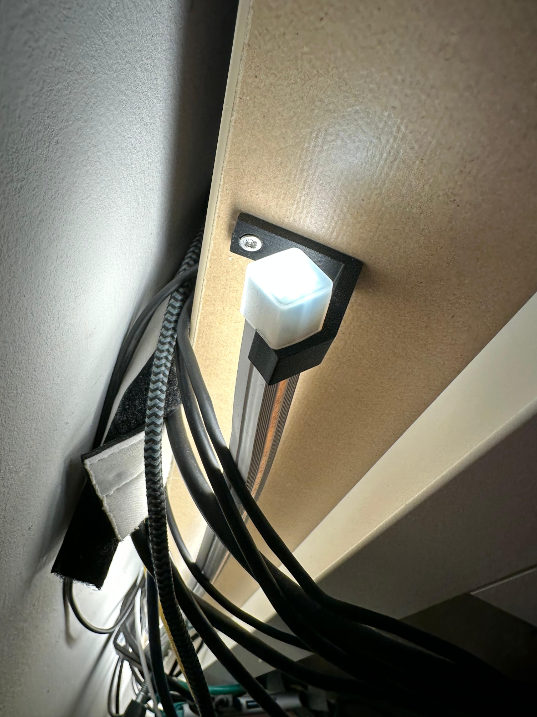 Back-facing angled LED strip hooks