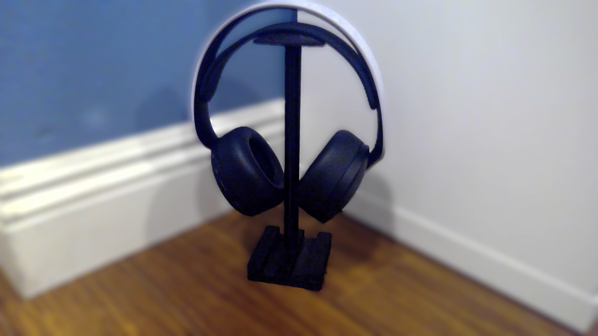 Simple headphone holder